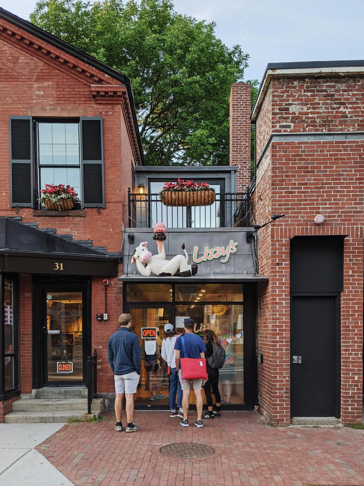 Lizzy's Ice Cream, Harvard Square - storefront