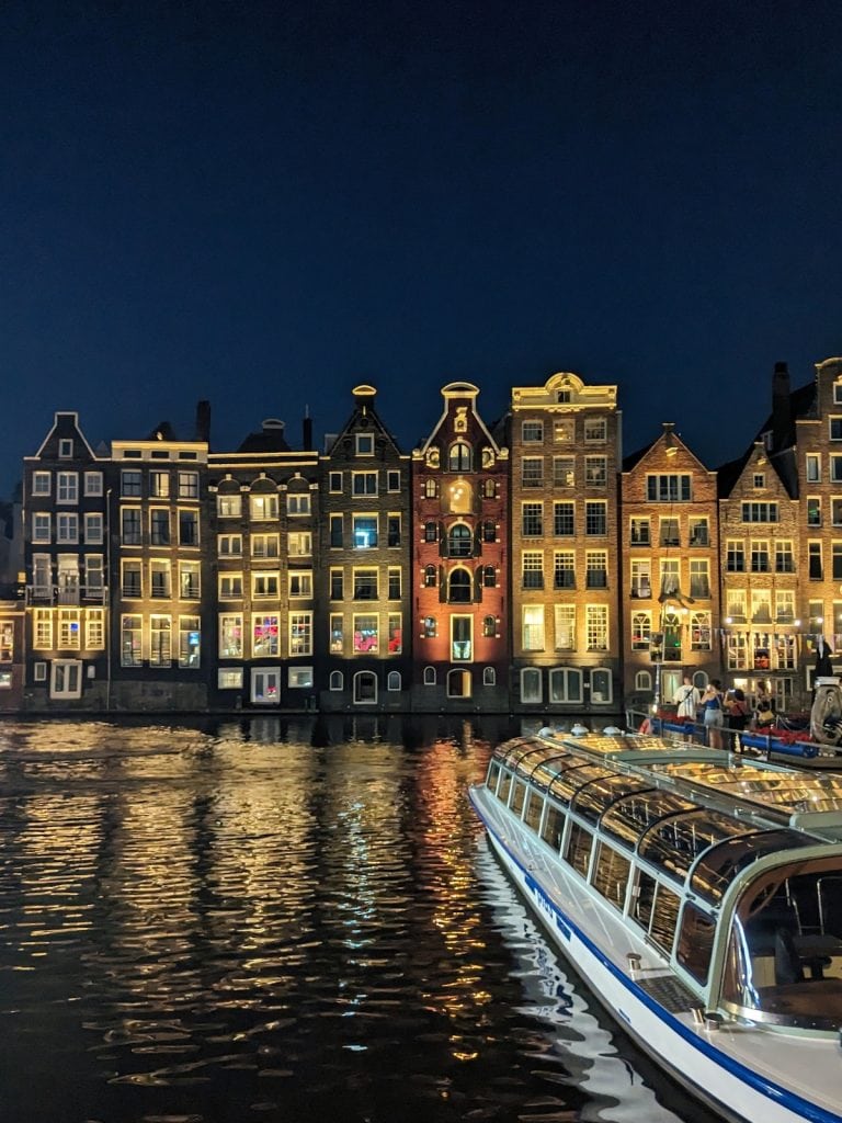 Damrak at night