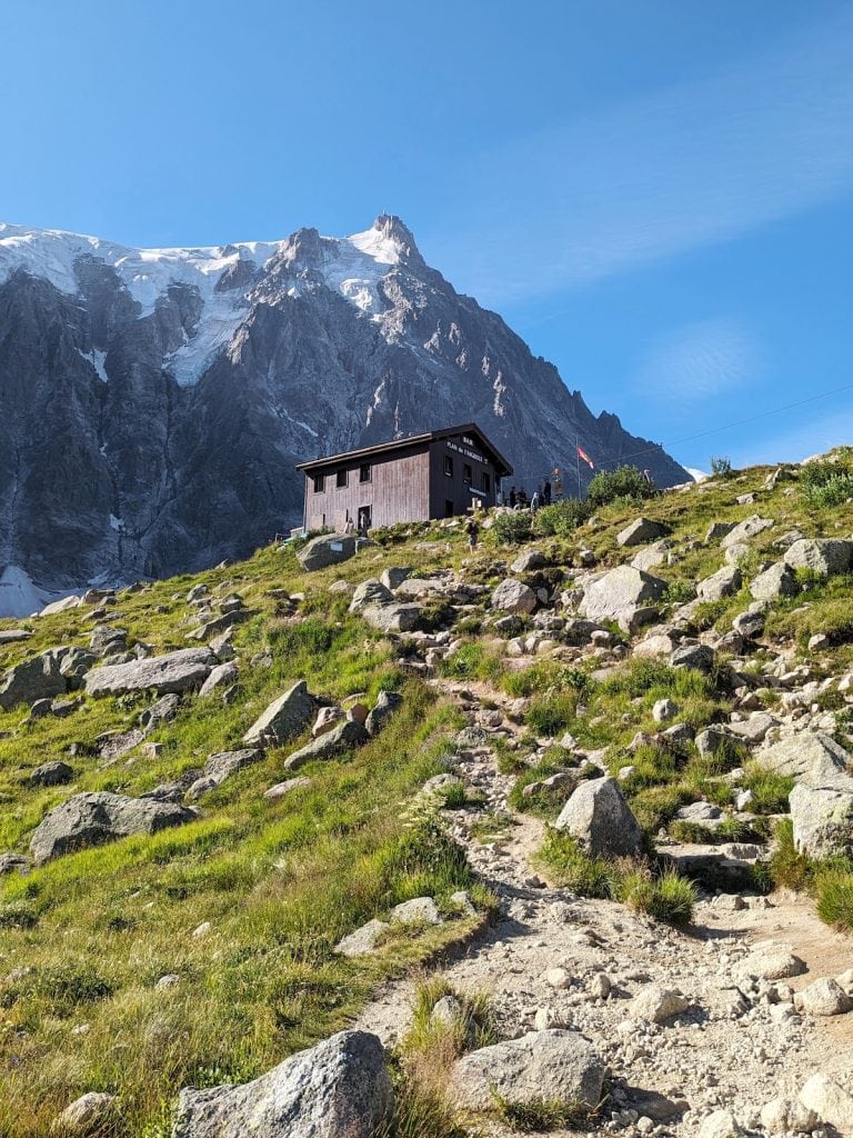 The cabin/bar at Plan de l'Aiguille
