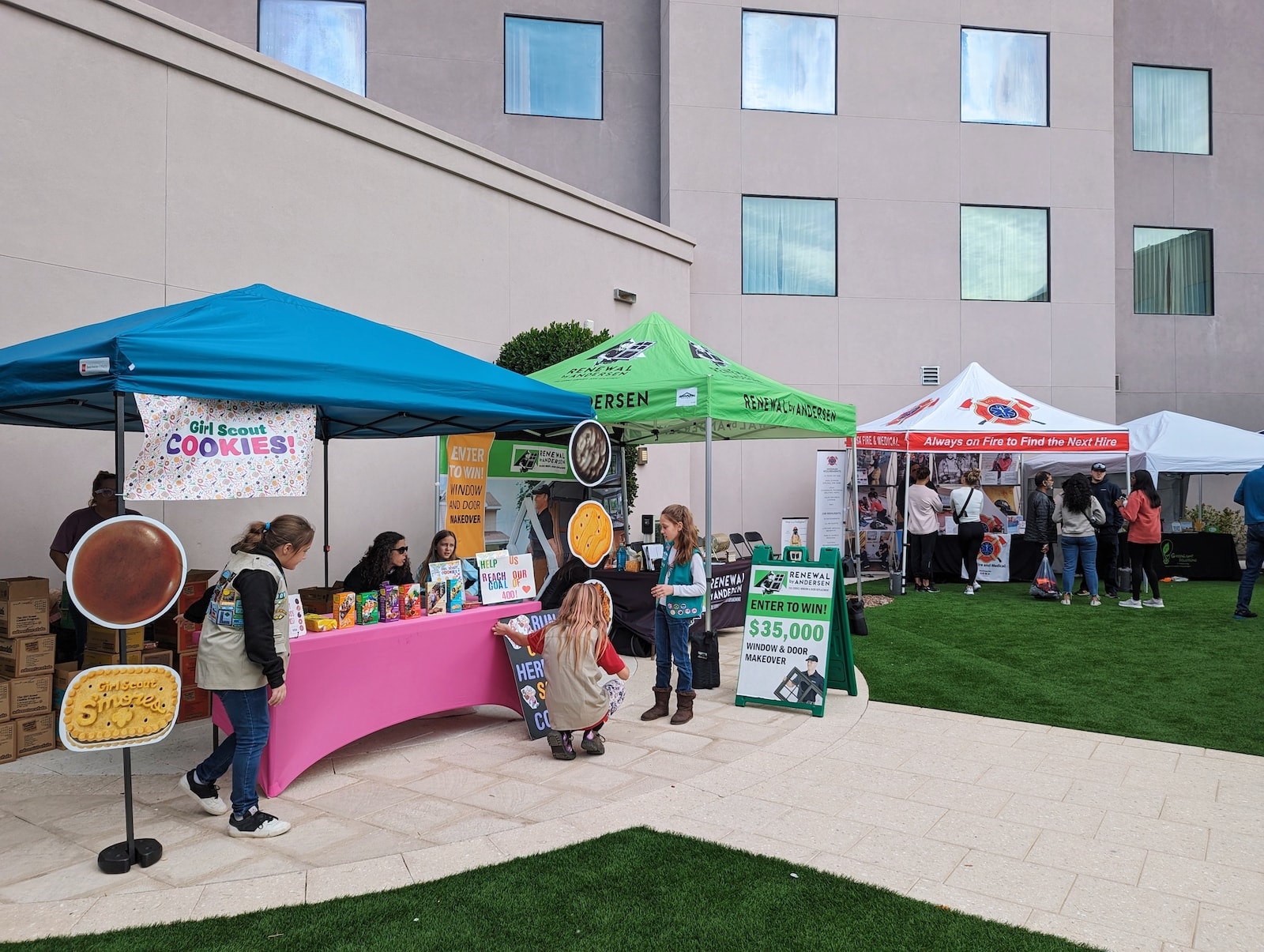Outdoor section of Mesa Marathon expo