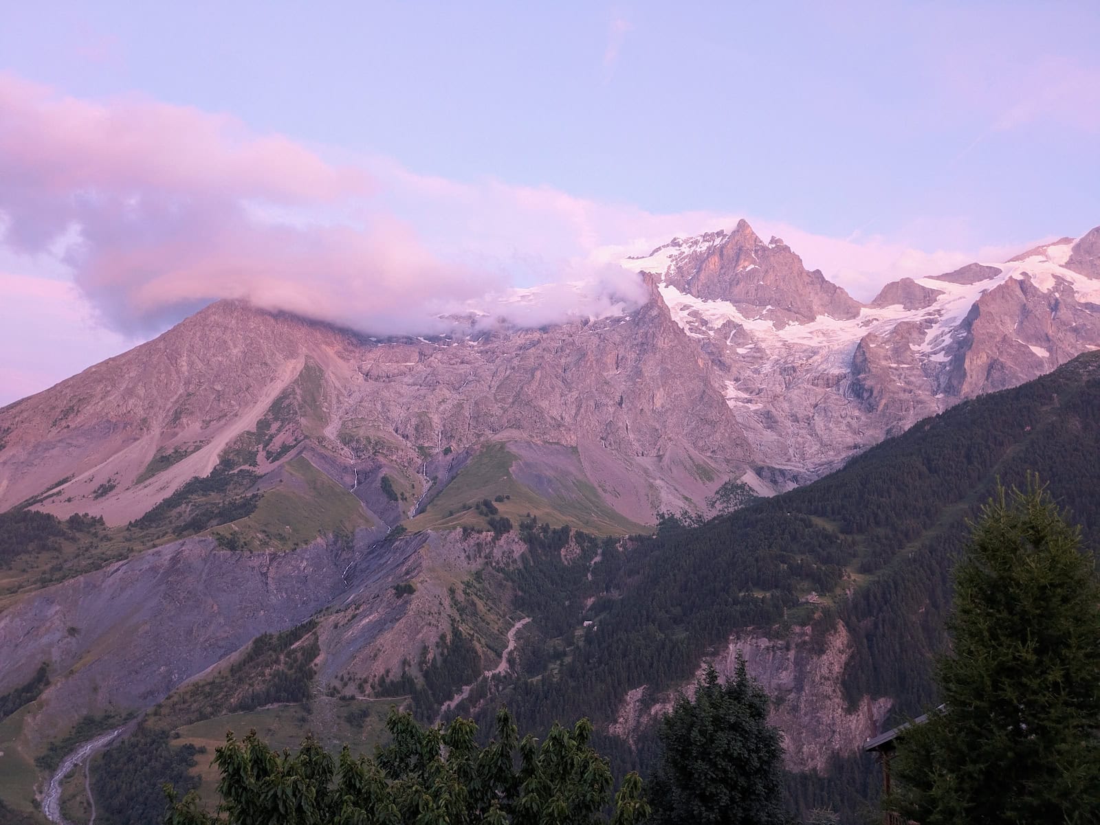 Mountain view from RestAuberge la Reine Meije