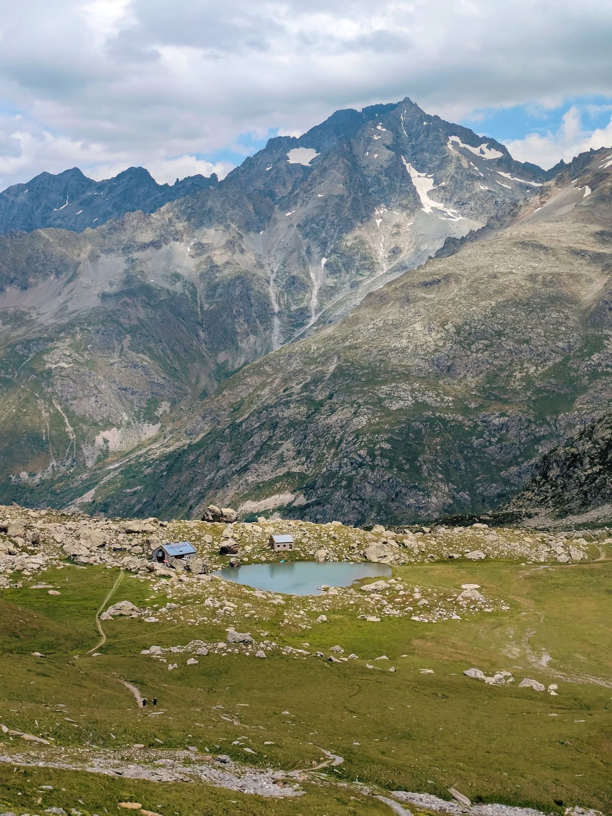 Refuge du Vallonpierre from above