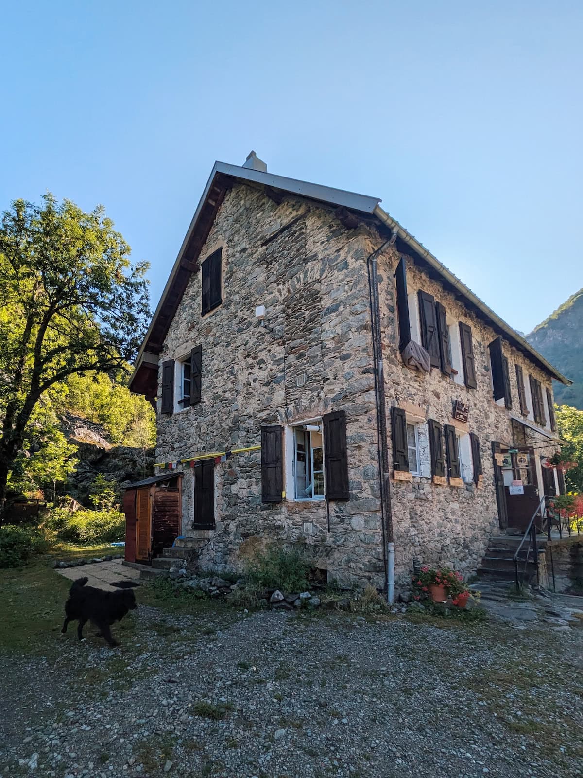 The outside of Refuge du Clot