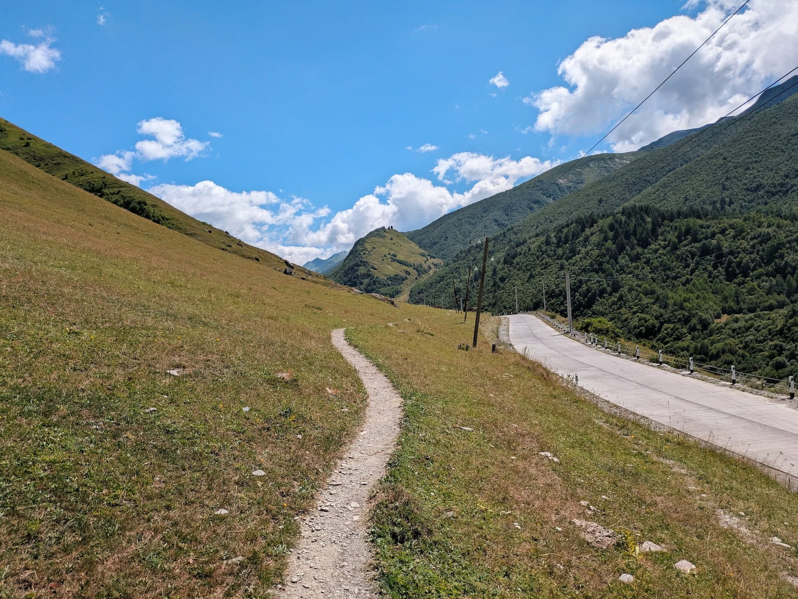 Road and path to Ushguli